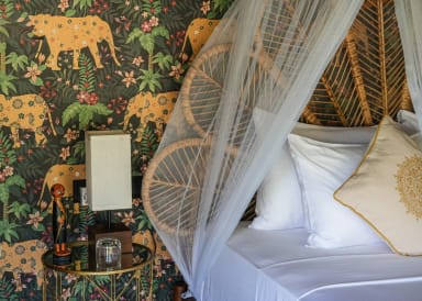 Coin nuit avec lit queen size.