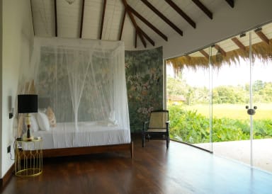 Lit queen size avec moustiquaire dans la Lodge Deluxe.